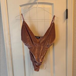 Missguided Velvet Bodysuit in blush color